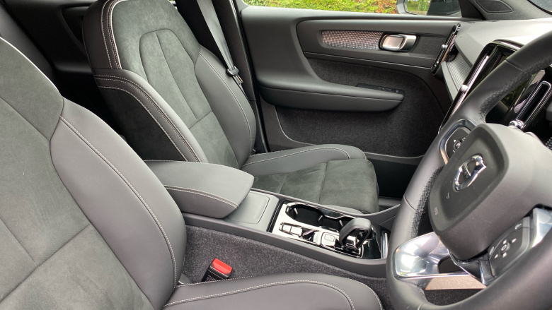 Volvo XC40 2.0 B3P Plus Dark 5dr Auto Petrol Estate